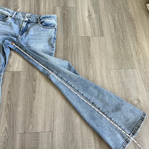 Alice + Olivia Stacey Low Rise Bell Bottom Jeans Bay Blue Size 31 - Picture 6 of 16